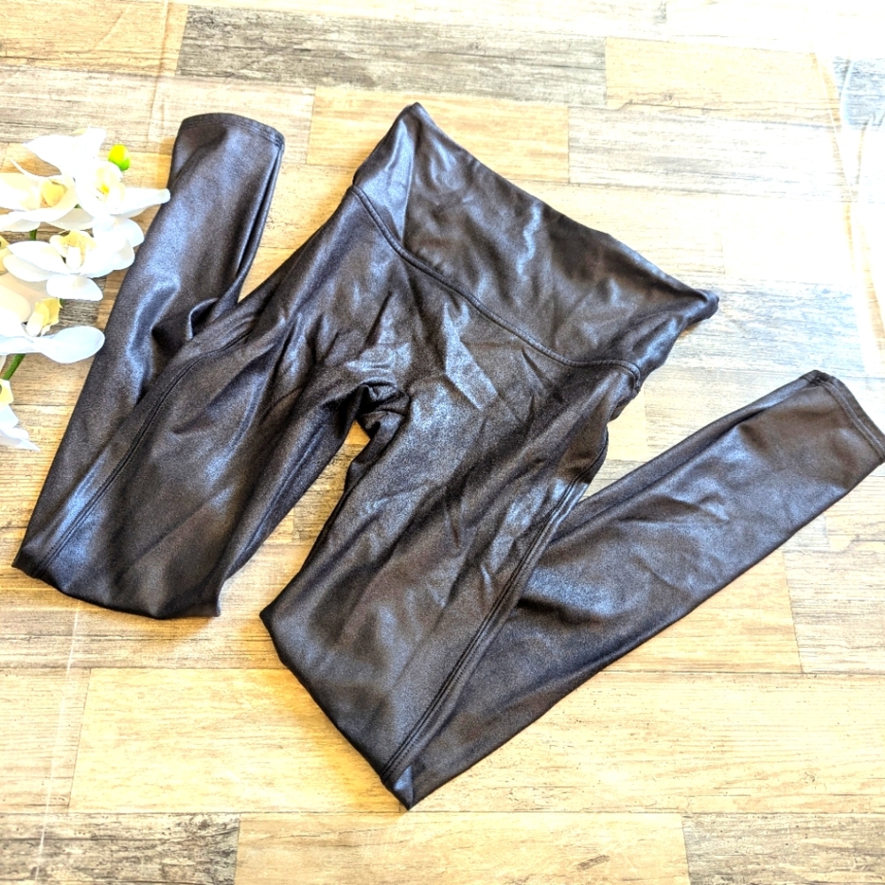 Spanx black signature faux leather leggings size M GUC